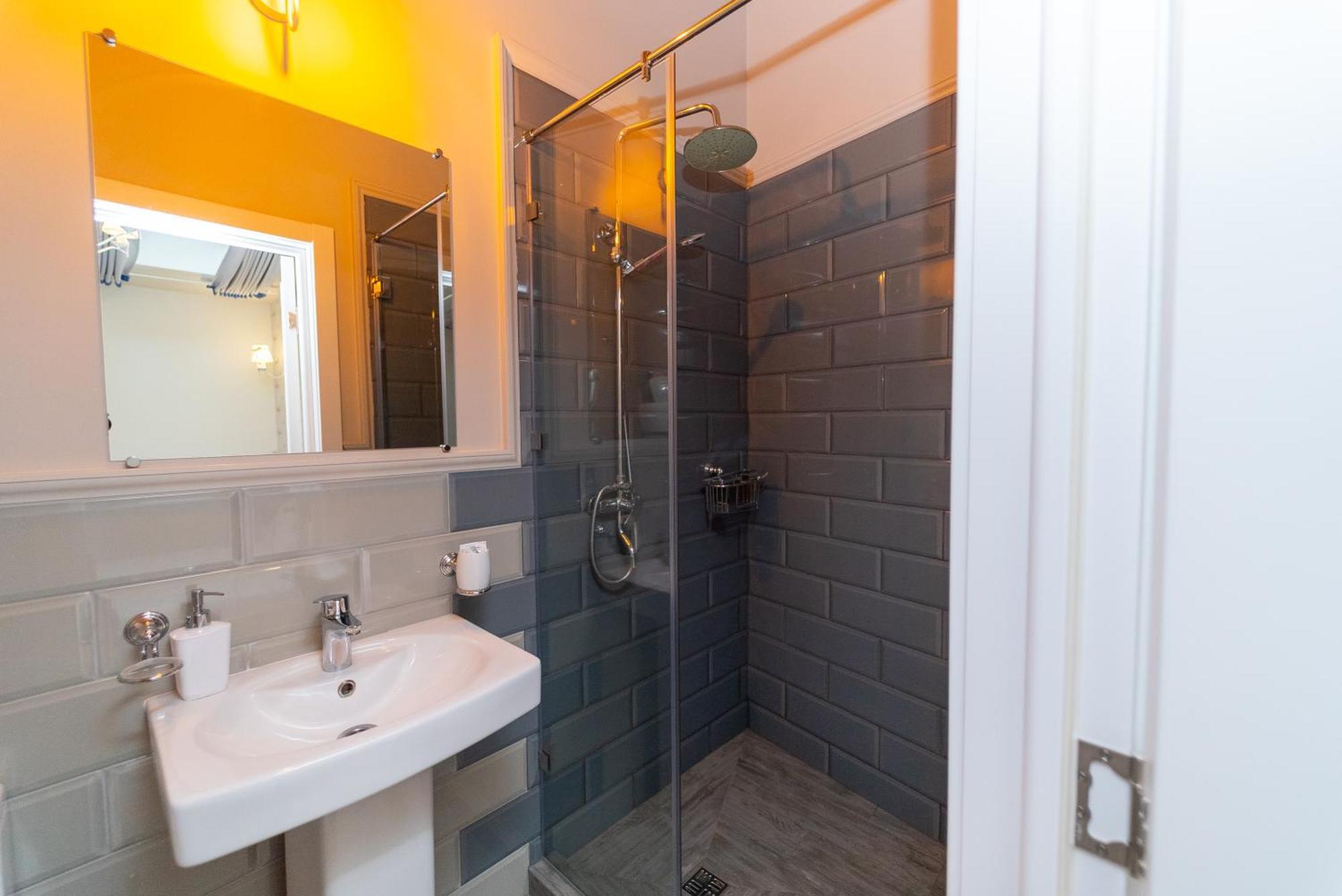 Maner Hotel Odessa Dış mekan fotoğraf